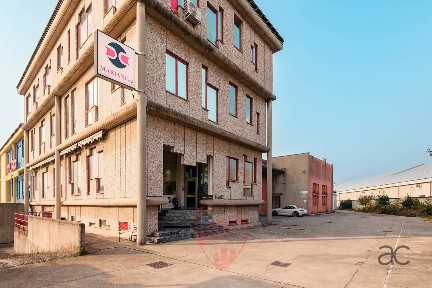 Capannone in Vendita