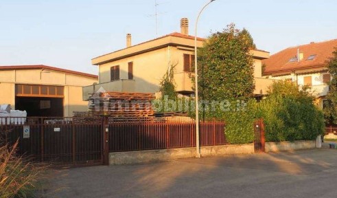 Capannone in Vendita
