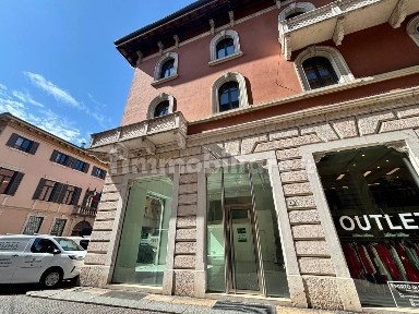 Locale commerciale in Affitto