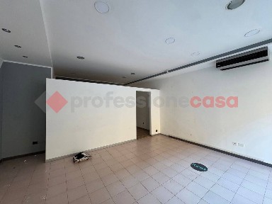 Locale commerciale in Affitto