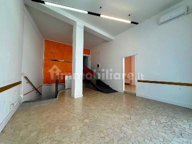 Locale commerciale in Affitto