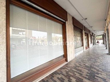 Locale commerciale in Affitto
