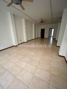 Locale commerciale in Affitto