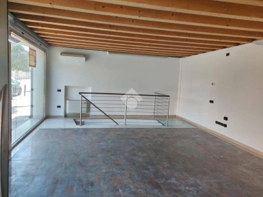 Locale commerciale in Affitto