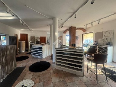 Locale commerciale in Affitto