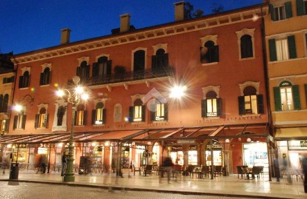 Locale commerciale in Affitto