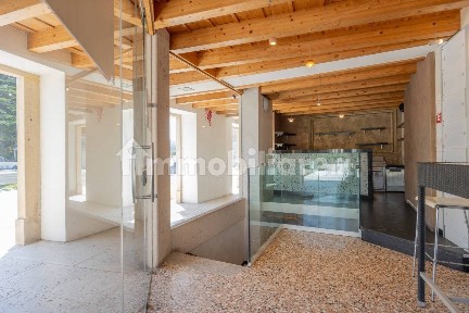 Locale commerciale in Affitto