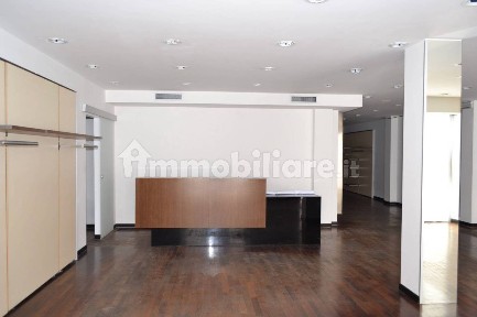 Locale commerciale in Affitto