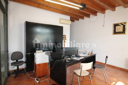 Locale commerciale in Affitto