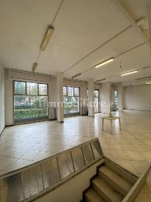 Locale commerciale in Affitto