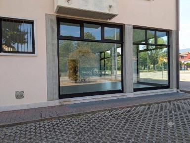 Locale commerciale in Affitto