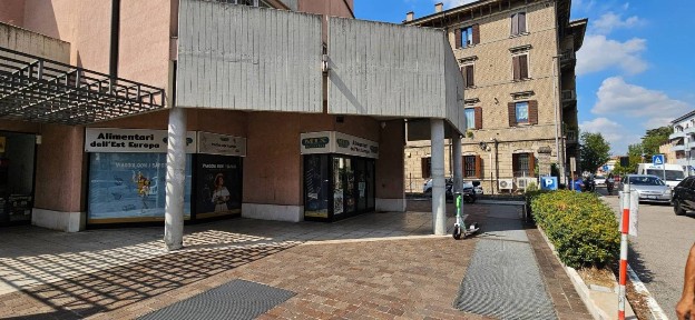 Locale commerciale in Affitto