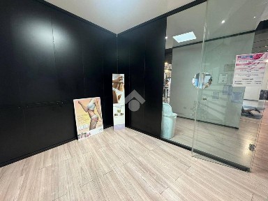 Locale commerciale in Affitto