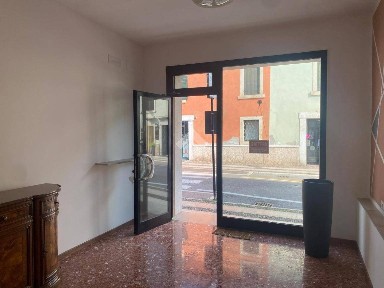 Locale commerciale in Affitto