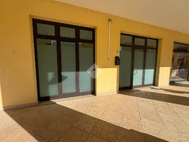 Locale commerciale in Affitto