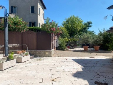 Locale commerciale in Affitto