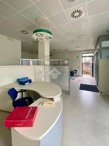 Locale commerciale in Affitto