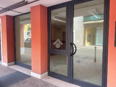 Locale commerciale in Affitto