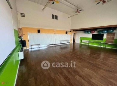 Locale commerciale con laboratorio in Affitto