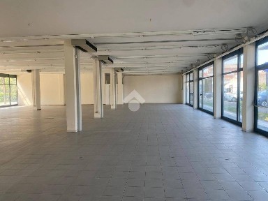 Locale commerciale in Affitto