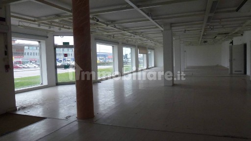 Locale commerciale in Affitto