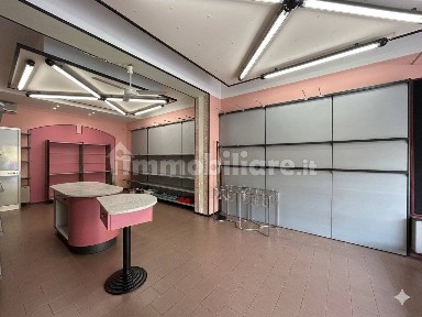 Locale commerciale in Affitto