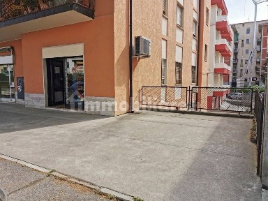 Locale commerciale in Affitto