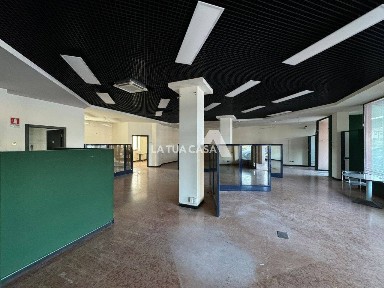 Locale commerciale in Affitto