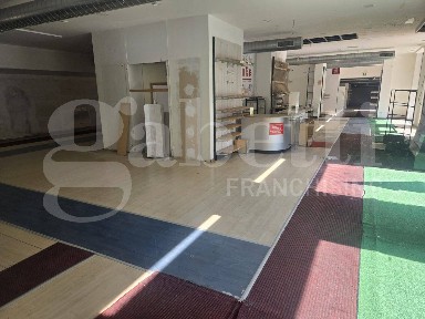Locale commerciale in Affitto