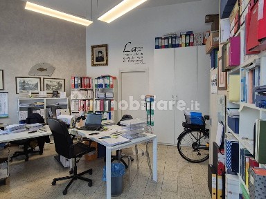 Locale commerciale in Affitto
