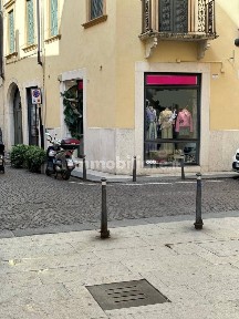 Locale commerciale in Affitto