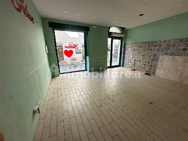 Locale commerciale in Affitto