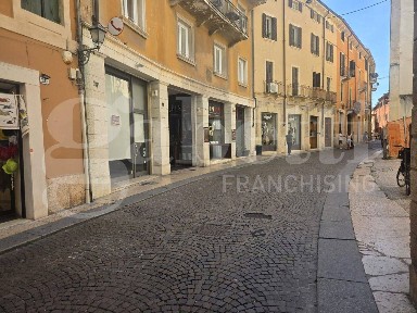 Locale commerciale in Affitto