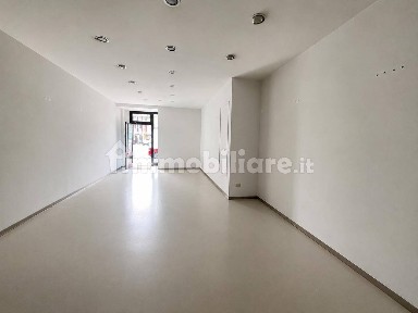 Locale commerciale in Affitto