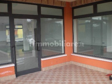Locale commerciale in Affitto