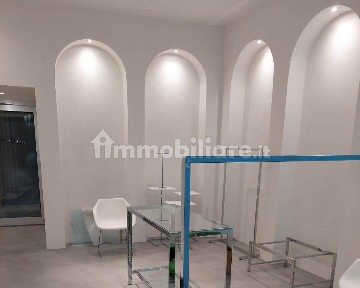 Locale commerciale in Affitto