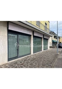 Locale commerciale in Affitto