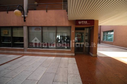 Locale commerciale in Affitto