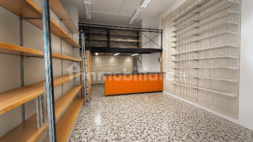 Locale commerciale in Affitto