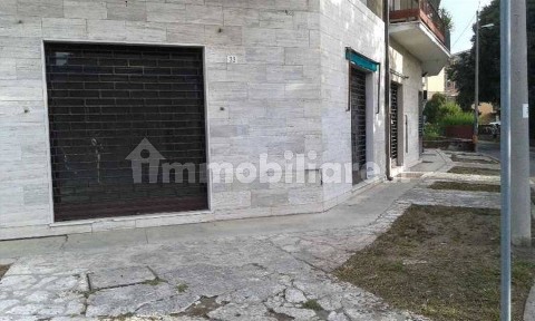 Locale commerciale in Affitto