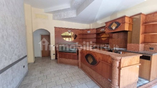 Locale commerciale in Affitto
