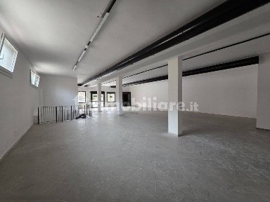 Locale commerciale in Affitto