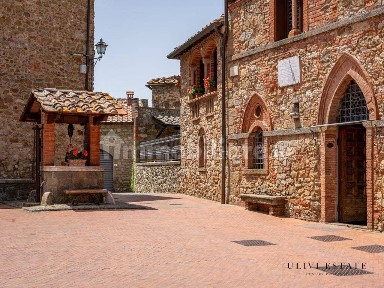 Casale piazza Gorizia, Bucine