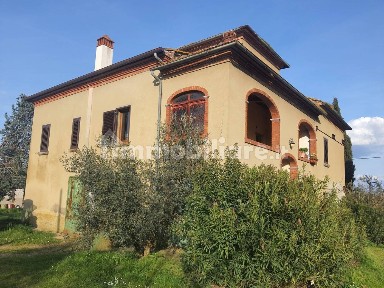 Casa colonica, da ristrutturare, 361 m², Marciano della Chiana