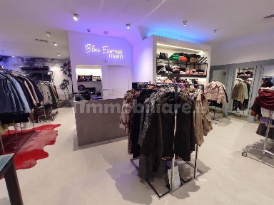 Locale commerciale in Affitto