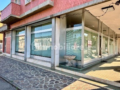 Locale commerciale in Affitto