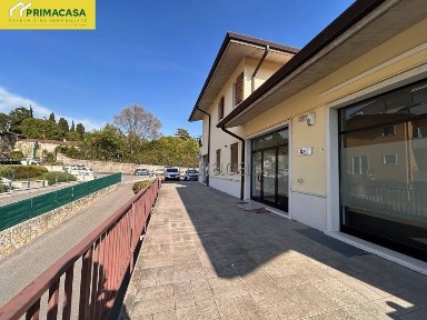 Locale commerciale in Affitto