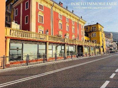Locale commerciale in Affitto