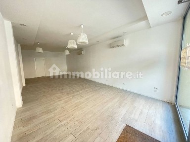 Locale commerciale in Affitto