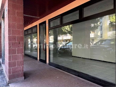 Locale commerciale in Affitto